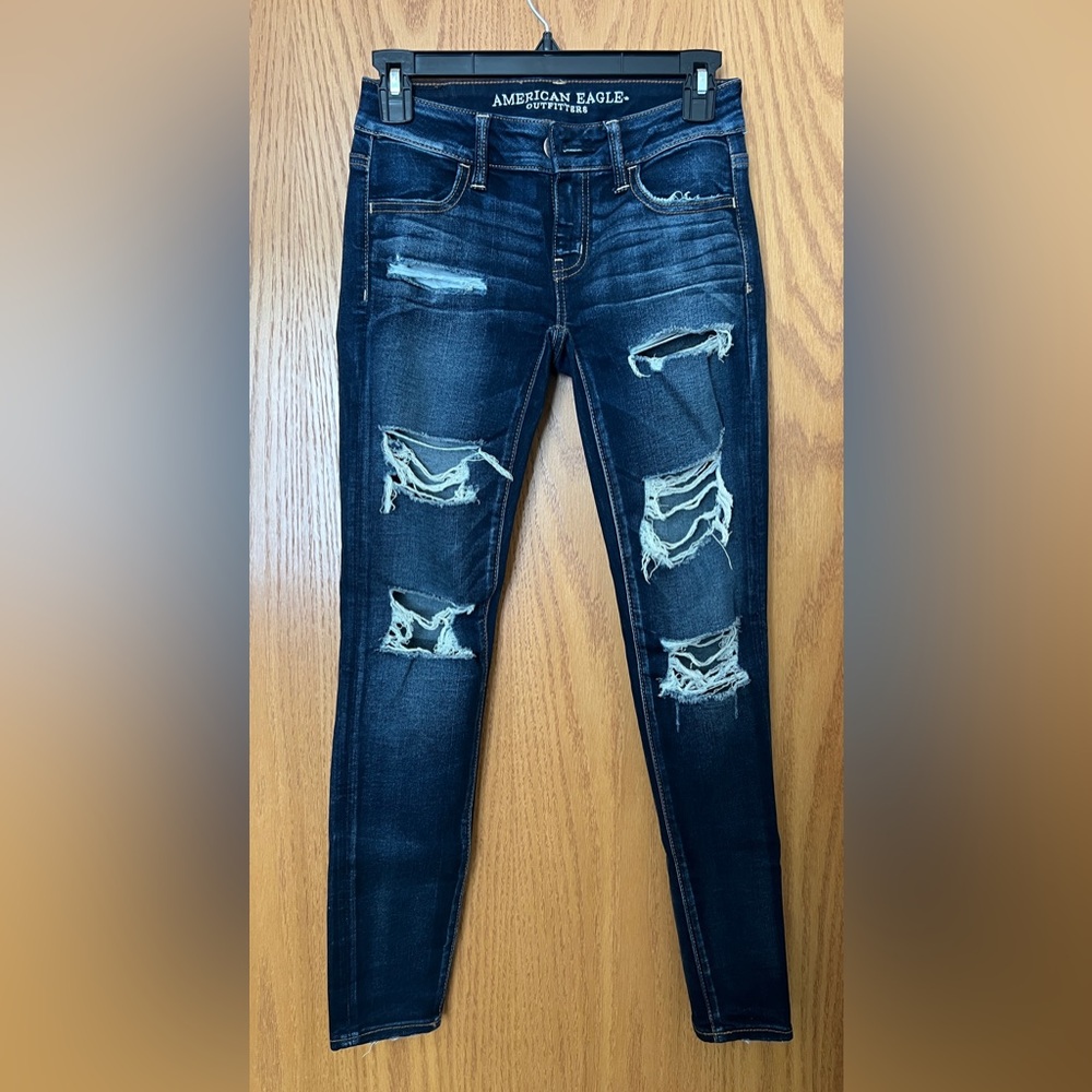 American Eagle Women's Dark Blue Distressed Skinny Jeans size 0 Short